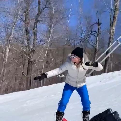 滑雪单板爬坡技巧教程（轻松攀爬陡坡，享受滑雪乐趣）