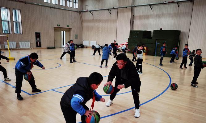 篮球实用技巧教学（打好篮球基本功）