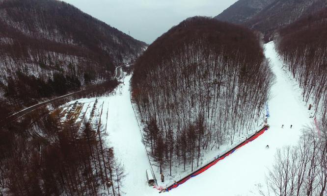 滑雪场技巧教学（掌握滑雪场基本技能）