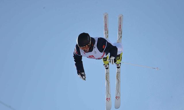 滑雪高空技巧训练（方法让你迅速提升）