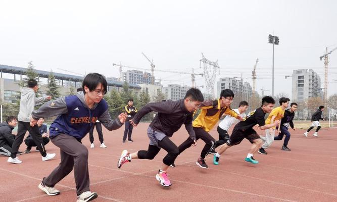 远射弧线技巧，让你在足球场上尽显威力（掌握这些技巧）