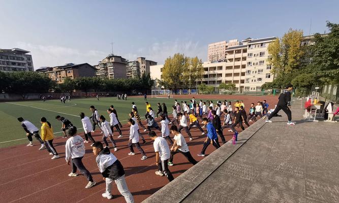 初中生体训跑步技巧教学（全面提升跑步技巧）