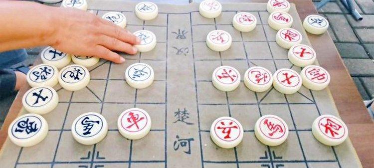 国际象棋高手的必备技巧（掌握这些技巧）