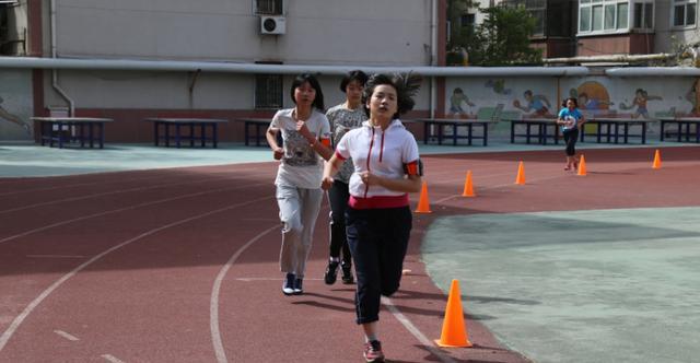 4x400跑步技巧——提高速度和耐力（如何让你的400米接力跑步更出色）