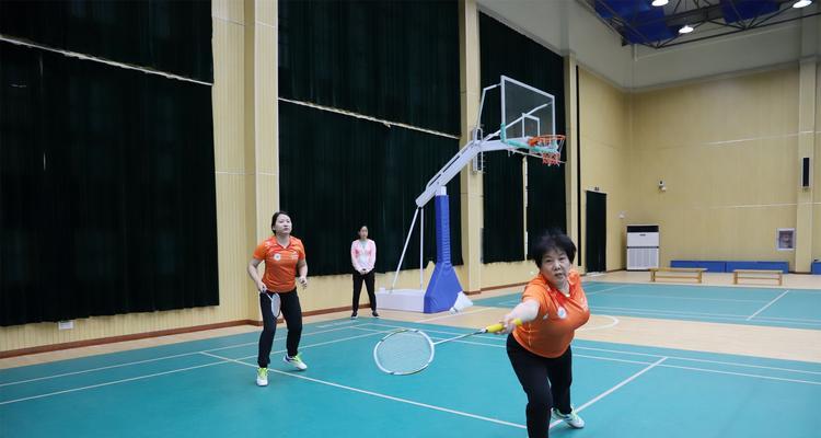 足球射门技巧之弧线球脚法（让你的射门更具威力与准确性）