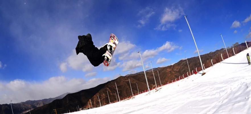 国际雪联单板滑雪坡面障碍技巧（掌握坡面障碍技巧）