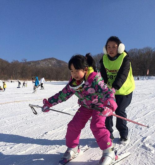 户外滑雪技巧全解析（15个步骤轻松掌握户外滑雪）