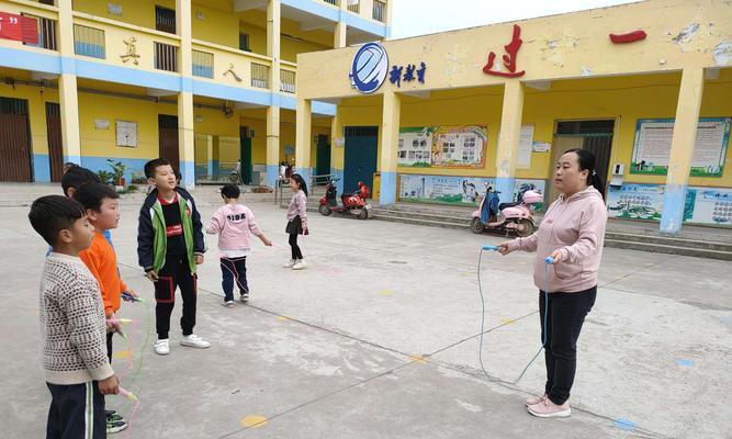 足球运动员如何通过跳绳提高技术水平（跳绳让足球运动员更具耐力和敏捷性）