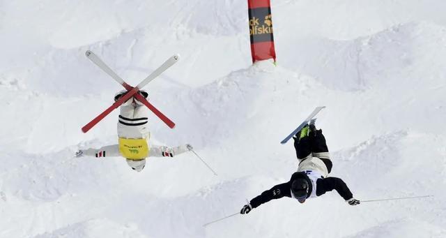 滑雪空中技巧大秀（绚丽舞姿惊险飞翔）